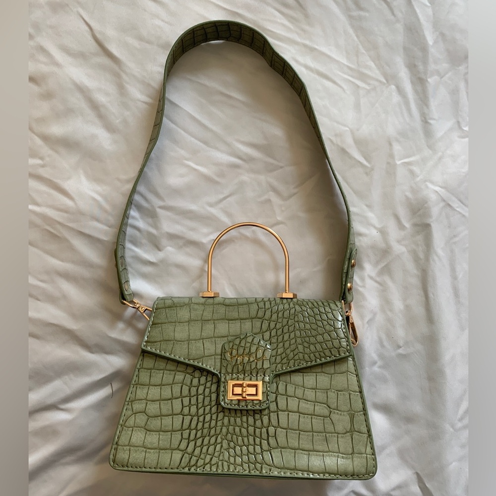 NWOT alligator purse by Signature Co.